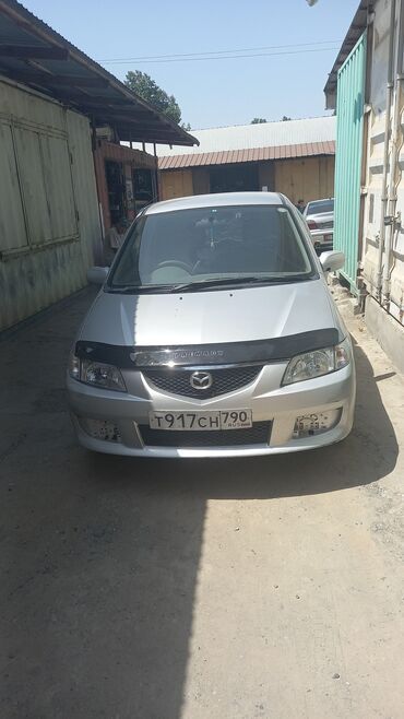 зимние шины на ниву 21214: Минивэн Mazda Premacy серебристого цвета, оснащенный багажником на