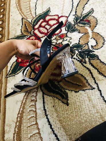 Basanoşka və səndəllər: Ölçü: 39, rəng - Qara, Yeni — 2
