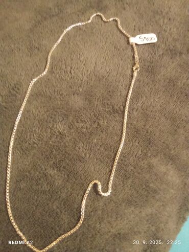 Prstenje: Srebrne minđuše sa kukicom i privjeskom u obliku suze. Centralni deo na lalafo.rs — 24 Prstenje: Srebrne minđuše sa kukicom i privjeskom u obliku suze. Centralni deo — 24