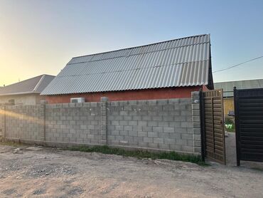 продаю дом в ак ордо 1: Дом, 80 м², 2 комнаты, Собственник