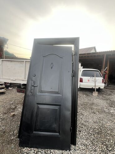 кроват двухспальный: Менчик үй эщик, Металл, Оң кол, түсү - Кара, Колдонулган