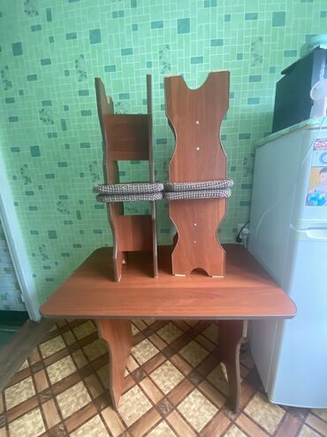 Столы: Кухонный Стол, цвет - Коричневый, Б/у