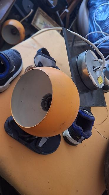 Zidna/stojeća lampa – retro sferni reflektor, narandžasti - Metalno na lalafo.rs Zidna/stojeća lampa – retro sferni reflektor, narandžasti - Metalno