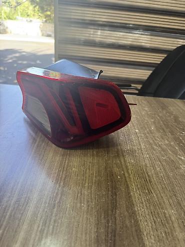 Ehtiyat hissələri: Məhsul: Arxa fənər (taillight) - Rəng/optika: Qırmızı şəffaf korpus — 8