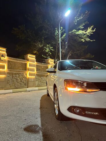 Volkswagen: Volkswagen Jetta: 0.2 l | 2012 il Sedan — 7