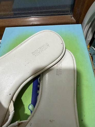Tərliklər: Qadın üçün MK loqolu yay şlapesi - Model: Michael Kors slip-on — 2