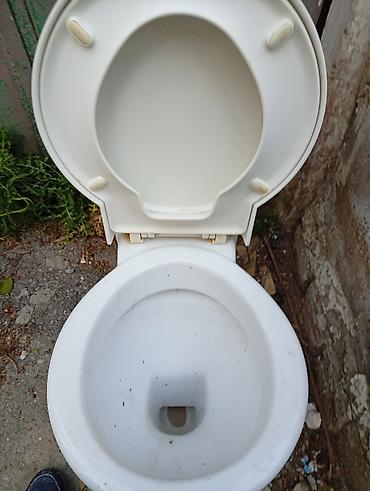 Unitazlar: Monoblok unitaz, ağ keramika korpuslu. - Üstdən düyməli su bakı ilə — 6