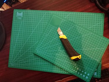 studiya avadanliqlari: Yuksek keyfiyyetli A4 cutter mat (kesim altliqi) satilir. Uzerinde