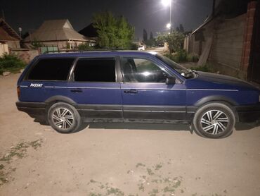ипсум пикник: Volkswagen Passat: 1988 г., 1.8 л, Механика, Бензин, Минивэн