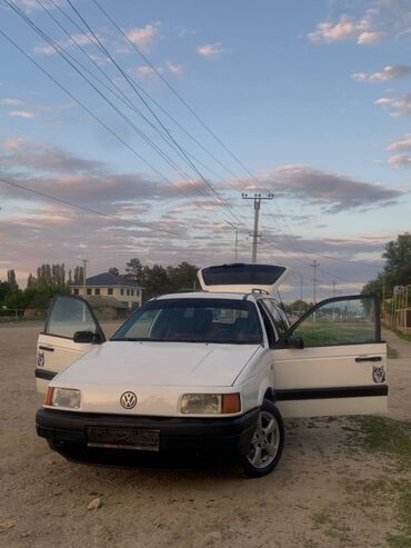 Volkswagen: Volkswagen Passat: 1988 г., 1.8 л, Механика, Бензин, Универсал