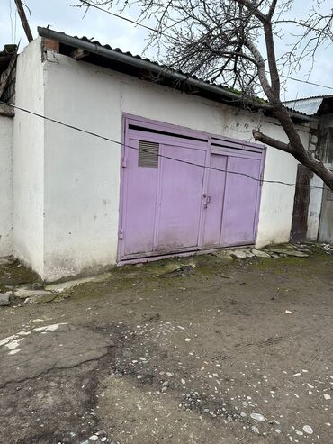 Otaqlar: Qazax şəhəri,Molla Vəli Vidadi 11küçəsi;mərkəzi bazarın düz