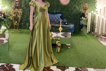 Костюмы: Premium butikden alinib bir defe toya geyinilib. 300 manata almisam