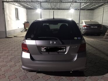 Honda: Honda Fit: 2006 г., 1.3 л, Вариатор, Бензин, Седан