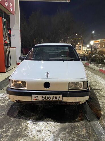 Volkswagen: Volkswagen Passat: 1988 г., 1.8 л, Механика, Бензин, Седан