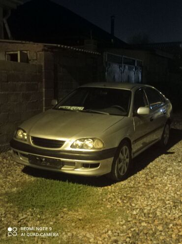 нехия 1: Toyota Avensis: 1999 г., 1.6 л, Механика, Бензин, Хетчбек