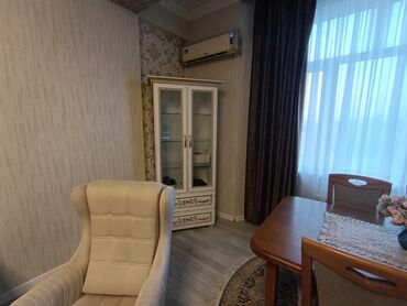 Otaqların satışı: Xanim otaq yoldasi axtarilir. Unvan Hezi aslinov,metroya 5deq — 3