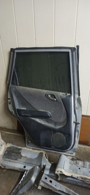 хонда минвен: Задняя левая дверь Honda 2002 г., Б/у, цвет - Серебристый,Оригинал