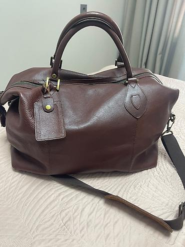 Leather Medium Travel Explorer bag (Chocolate Brown). *Barbour brendi*