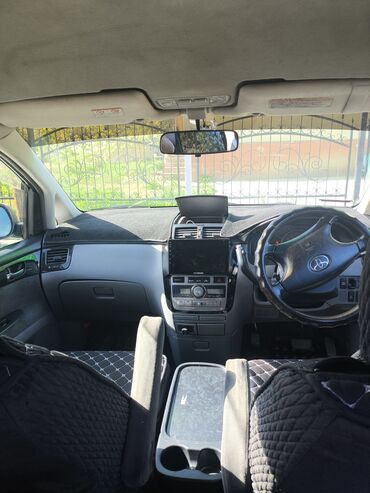 Toyota: Toyota Ipsum: 2002 г., 2.4 л, Автомат, Газ, Минивэн