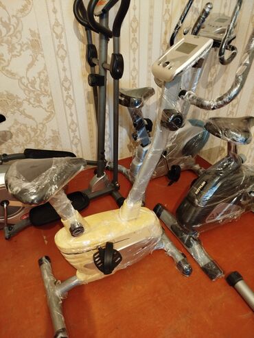 Hovuzlar: Evdə idman üçün nəzərdə tutulmuş fitnes velosipedi. Kompakt dizaynı