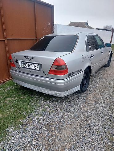 mercedes oturacaqları: Mercedes-Benz 220: 2.2 l | 1995 il Sedan — 6