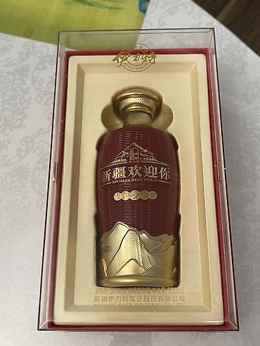 семичка джин: Подарочный китайский байцзю Yilite Xinjiang 52% 500ml / 伊力特 新疆欢迎你 白酒 — 2