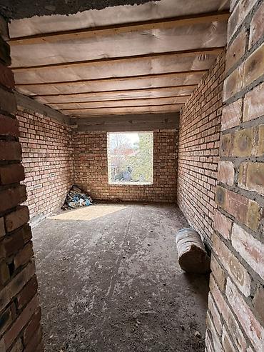 Продажа полдома: Продается просторный кирпичный дом Площадью 200 кв Находится в — 8