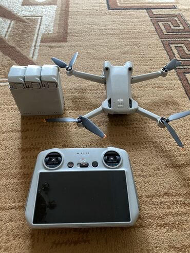 агро квадрокоптер: Квадрокоптер DJI Mini 3 Pro в сером цвете, оснащенный камерой для