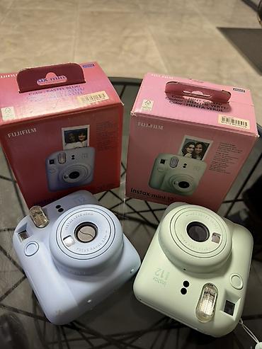 Fujifilm Instax mini 12 — моментальная камера с печатью снимков