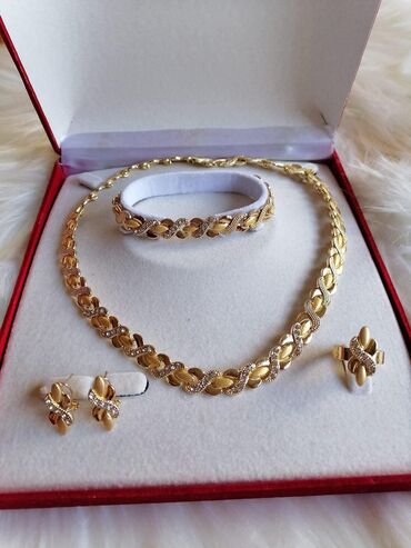 Setovi nakita: 2200 — 6