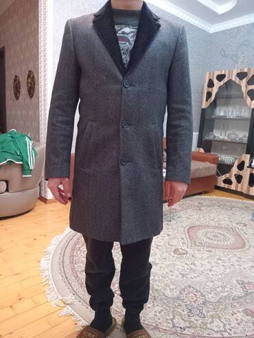 Köynəklər: Palto kisi ucun super veziyetde hec bir difekti yoxdur