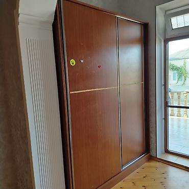 paltar skaflari: Sürgülü qapılı qarderob şkafı - Material: taxta/laminat, metal sürgü — 2