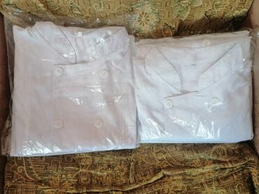 Tibbi geyim: Ağ rəngli aşpaz forması dəsti Məhsulun tərkibi: - Aşpaz köynəyi — 2