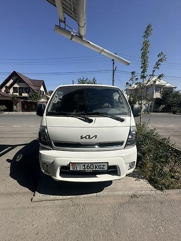 kia bongo: Kia Bongo III (K2500/K2700) бортовой малотоннажный грузовик, белый — 1