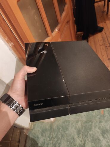 PS4 (Sony Playstation 4): PS4 satılır yenidi özümə 5 aldığım üçün satıram heç bir problemi