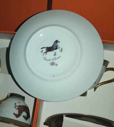 Qab-qacaq və mətbəx ləvazimatlarının alışı: Hermes Cheval d'Orient Fransa, əl işi 12 person 95 predmet. İstifadə — 2