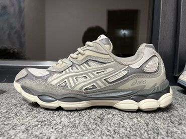 бюстгальтер с гелевым наполнителем: Мужские кроссовки, 42, Asics, Б/у, цвет - Серый, Самовывоз, Бесплатная доставка, Платная доставка