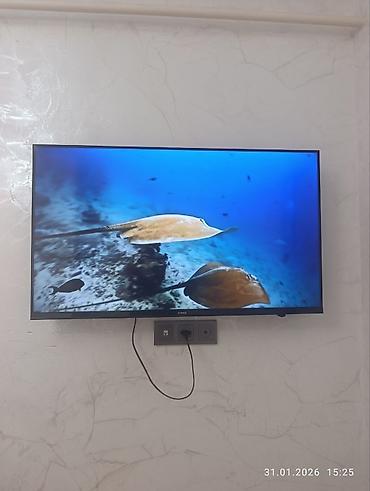 Телевизоры: Телевизор KIVI (надпись на рамке) с тонкими рамками, настенное — 2