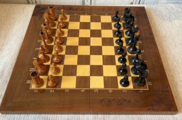 Шахматы: Шахматы СССР. Полный комплект! Все одинаковые. Доска дерево. Фигуры — 2