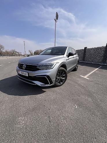 tiguan: Volkswagen Tiguan: 2023 г., 2 л, Автомат, Бензин, Кроссовер — 2