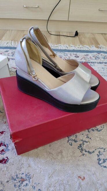 кроксы белые: Женские босоножки на платформе - Цвет верха: светлый