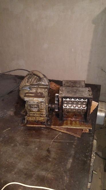 Çörəkbişirənlər: Məhsulların təsviri: 1) Taxta kofe/jurnal masası - Material: massiv — 24