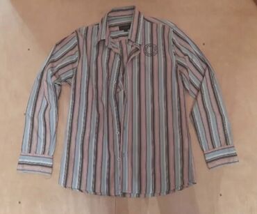 Koftalar, sviterlər: Təcili Satılır…Endirim Var… Kişi köynəkləri satılır.Ölçüsü — 5