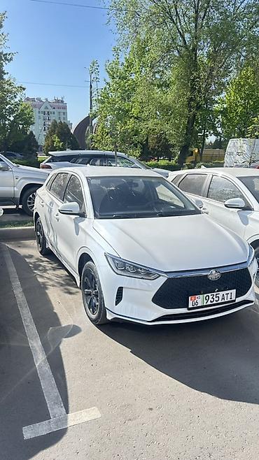 BYD: BYD E2: 2022 г., Автомат, Электромобиль, Лифтбек — 2