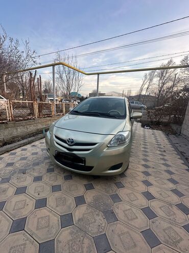 авто без матора: Toyota Yaris: 2007 г., 1.3 л, Автомат, Бензин, Седан