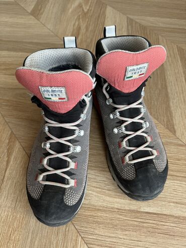 оригинал adidas: Ботинки для горного туризма Dolomite Маркировка 37,5 Очень лёгкие и