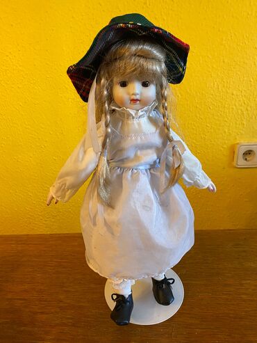 Figure: Figura, bоја - Šareno, Upotrebljenо — 6