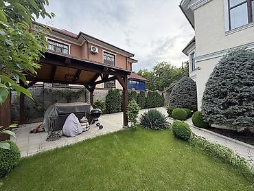 Продажа коттеджей и домов: Продается дом, центр. Рядом ТЦ Азия Молл, в 3 минутах от проспекта — 4