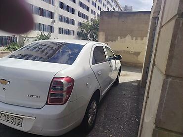 cobalt: Chevrolet Cobalt sedan – ağ rəng, 4 qapı, AZ nömrə nişanı. Şəhər və — 4