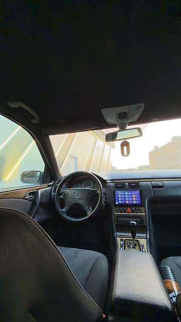 Mercedes-Benz: Mercedes-Benz E 220: 2.2 l | 2000 il Sedan — 14